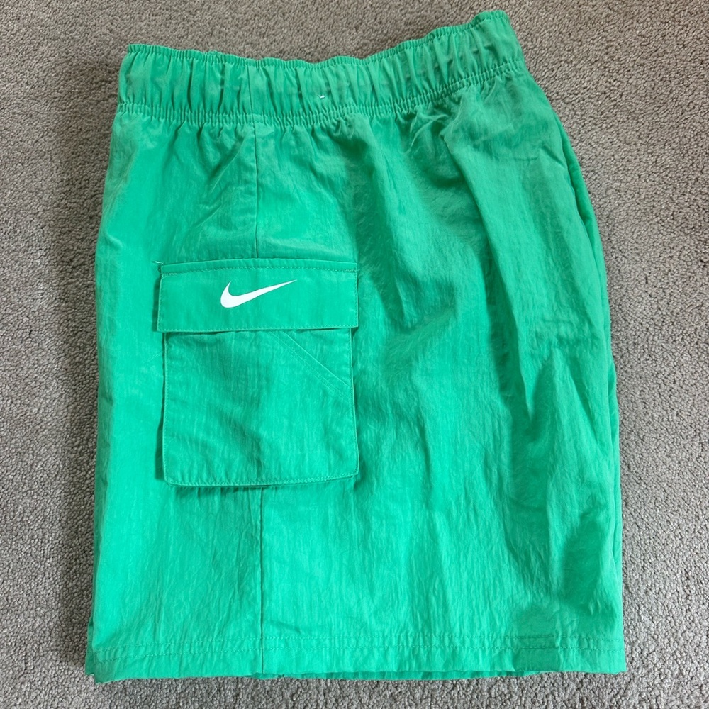 Nike Sportswear Essential Women's Woven High-Rise Shorts Size Medium NEW - Picture 4 of 11